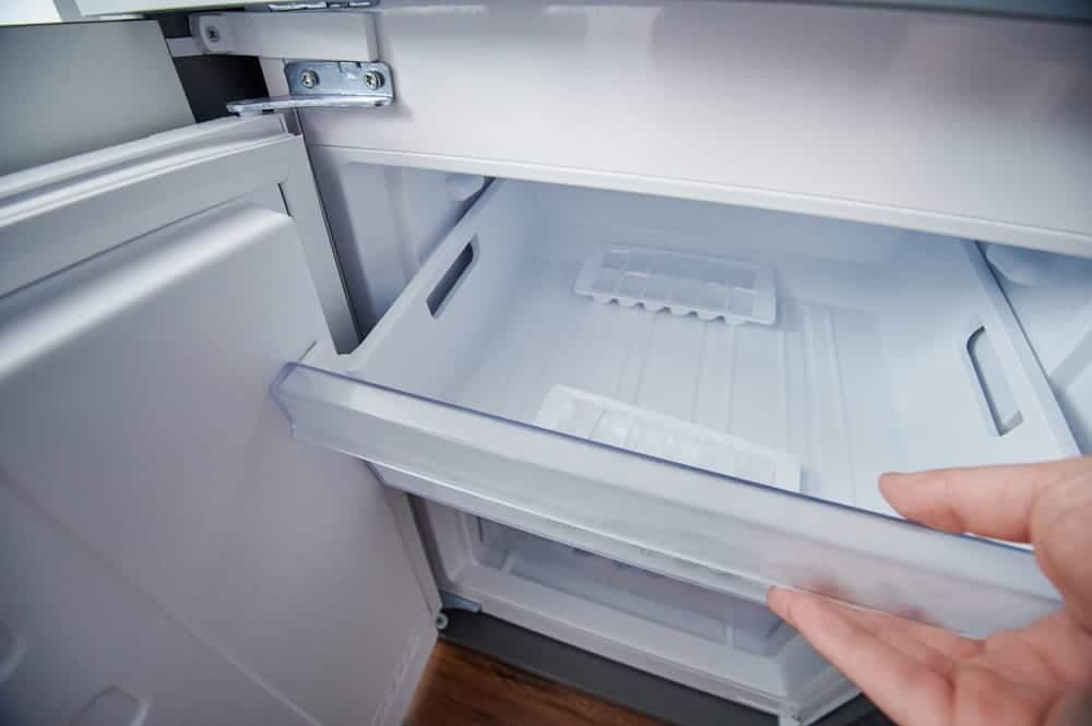 How to clean a freezer