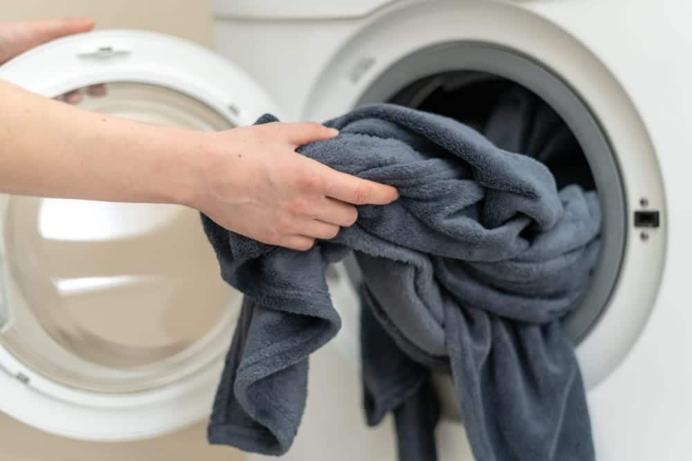 Forget Booze, This Folding Robot is Hosting Bring Your Own Laundry Nights