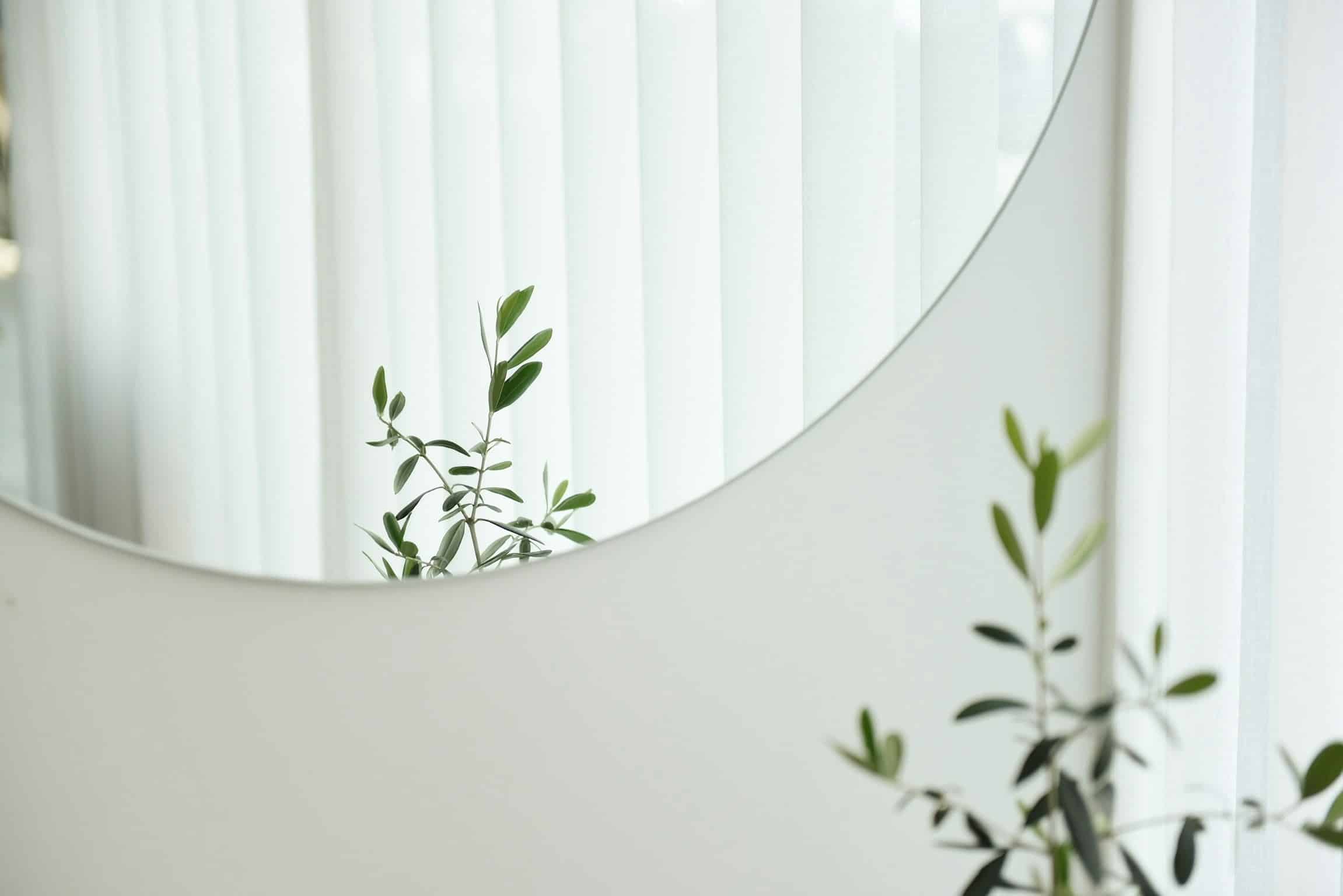 Clean Mirrors Without Streaks