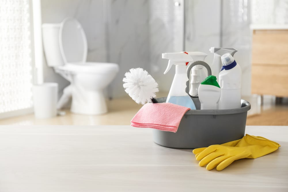 bathroom cleaning supplies